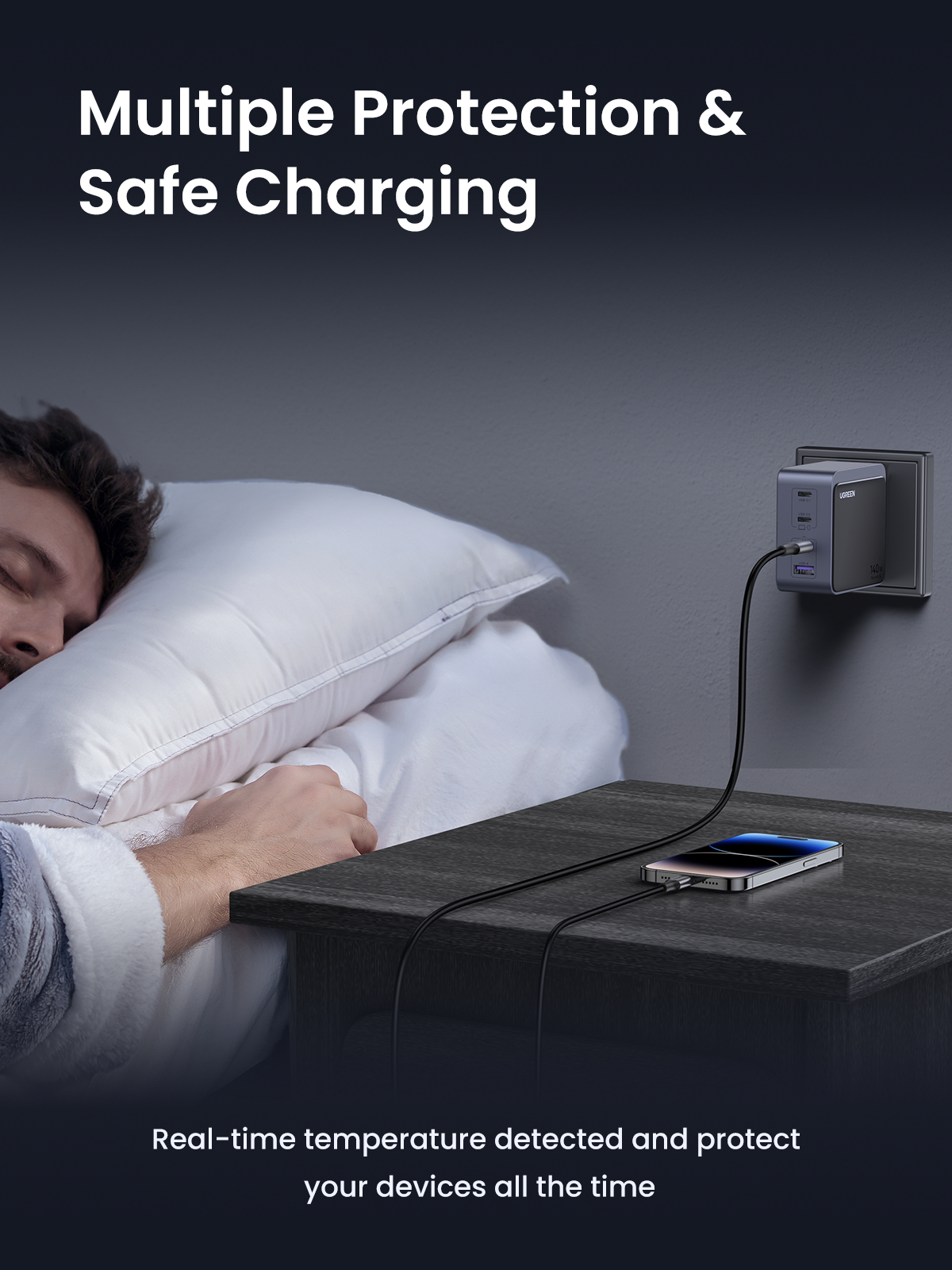 Ein schwarzes Telefon ist an ein USB-Ladegerät angeschlossen, das in eine Steckdose gesteckt ist.