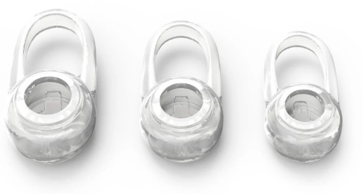 Trzy przezroczyste wkładki douszne o różnych rozmiarach, przeznaczone do słuchawek, na białym tle.