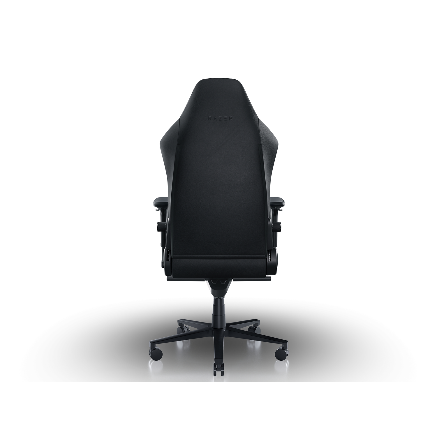 Une chaise de jeu noire vue de dos.