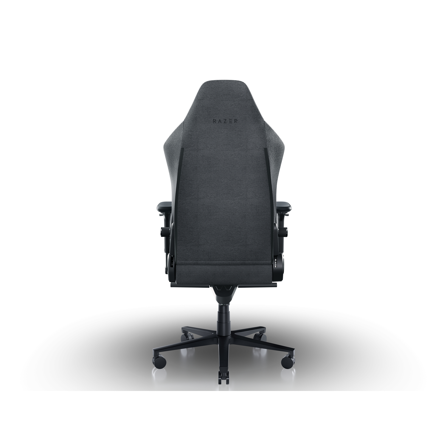 Dossier de chaise de jeu. Tissu noir avec logo Razer et accoudoirs, fond blanc.
