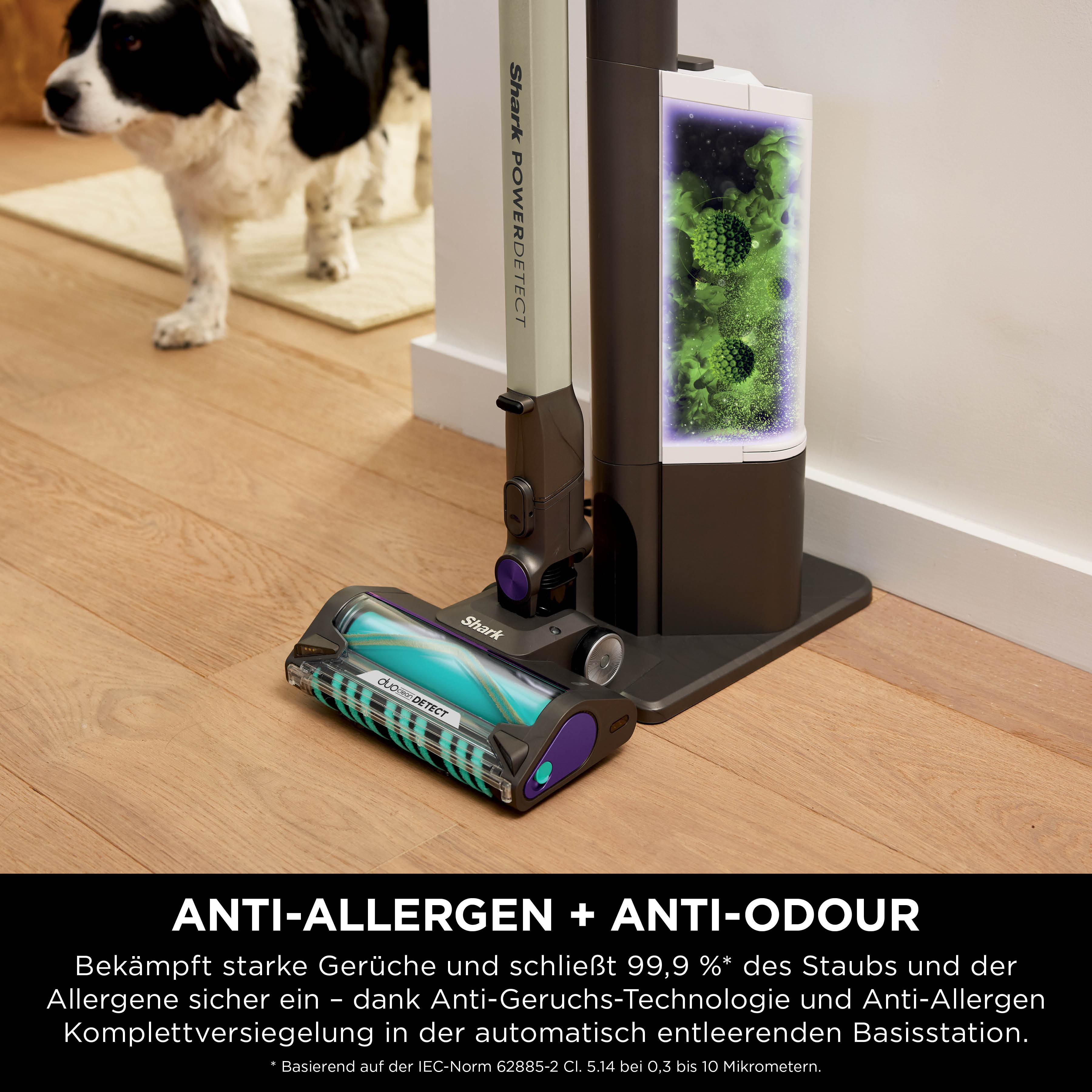 Ein Staubsauger mit Hund im Hintergrund, mit Text zu Anti-Allergen- und Anti-Geruchs-Funktionen.