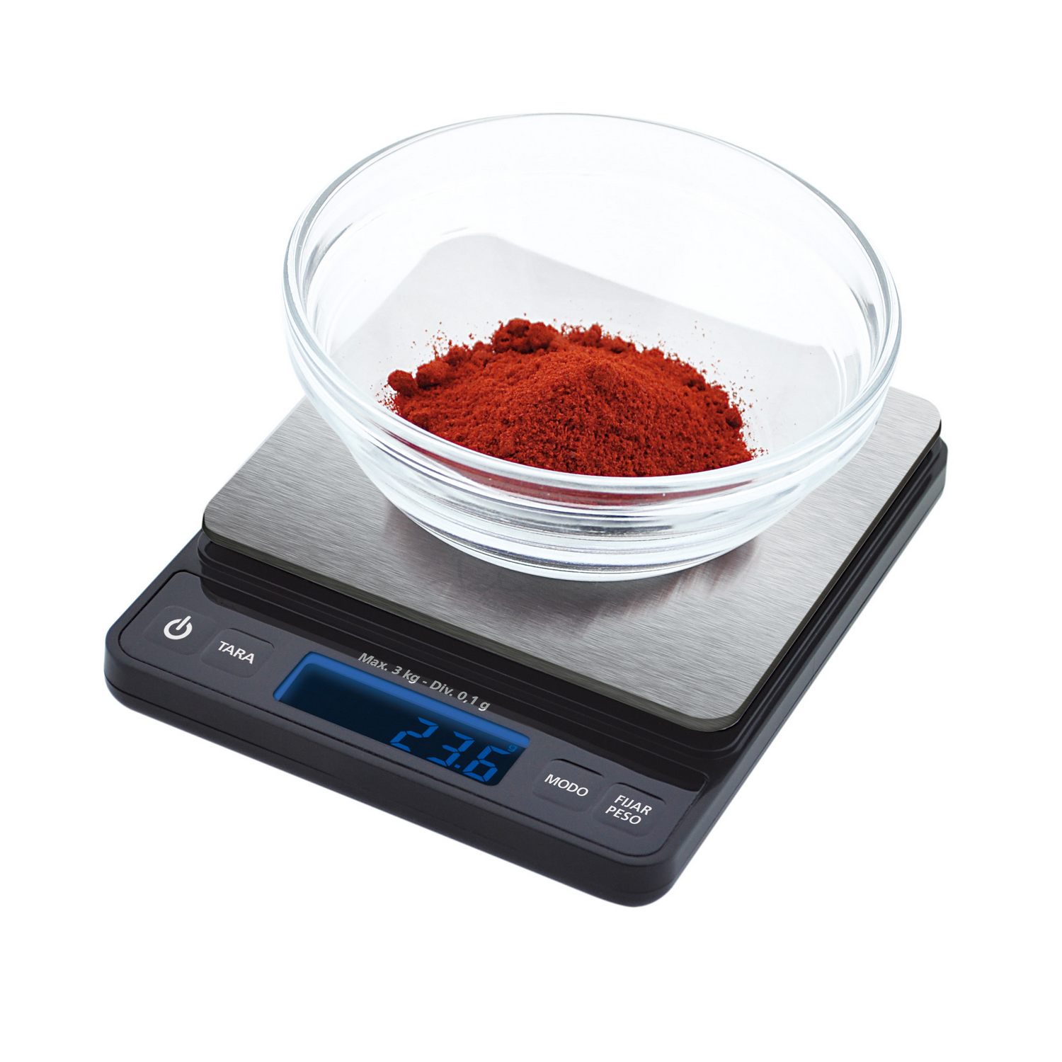 Balanza digital de cocina con cuenco de vidrio. Cuenco contiene polvo rojo. Pantalla muestra peso.