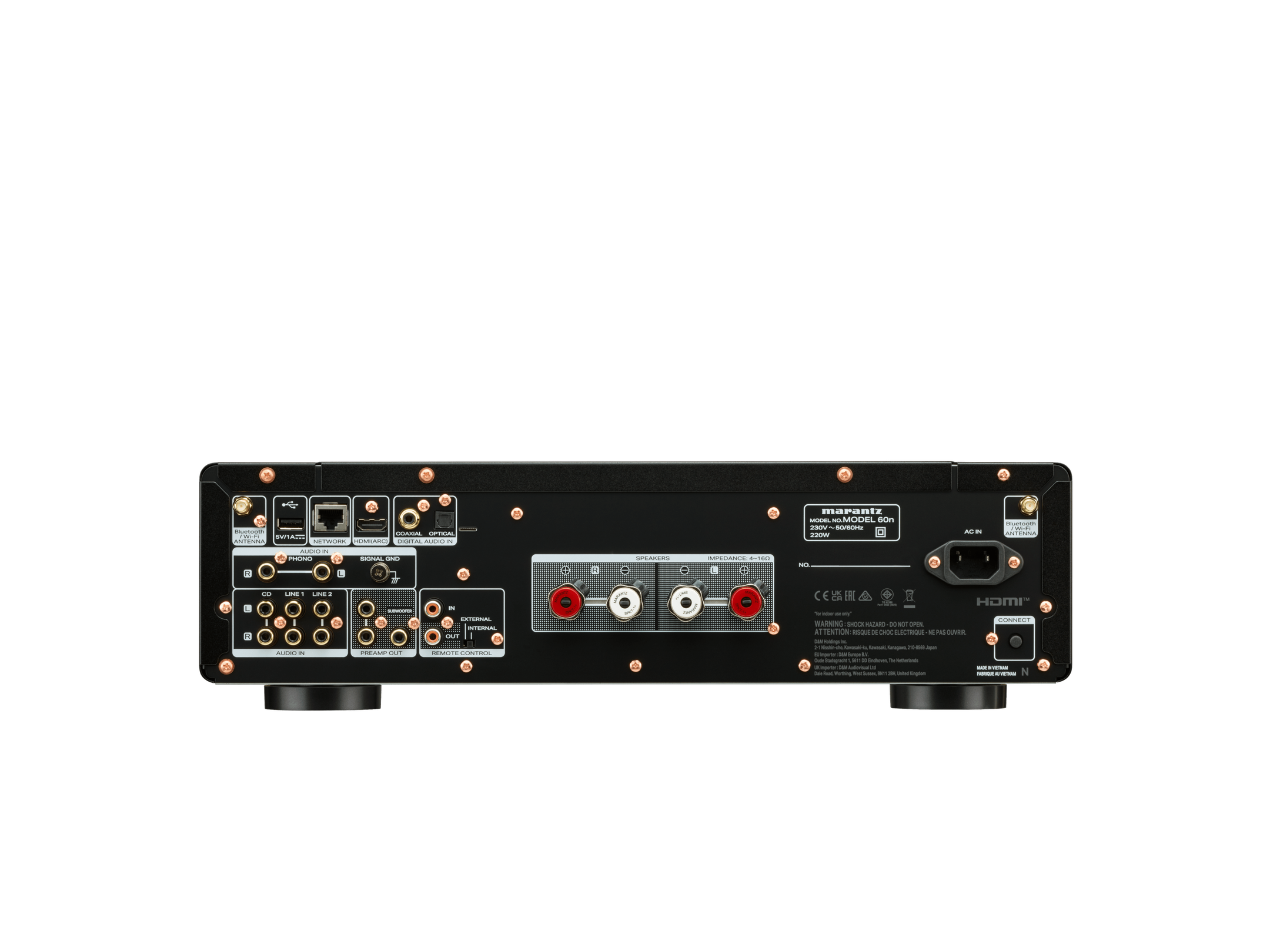 Rückseite eines schwarzen Audio-Receivers. Viele Anschlüsse und Stecker sind sichtbar.