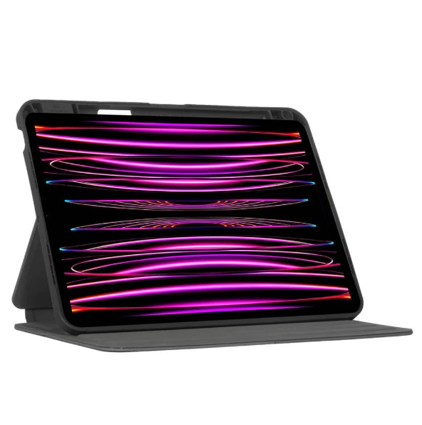 Karanlık kılıftaki tablet, ekranda canlı pembe ve mor çizgiler.