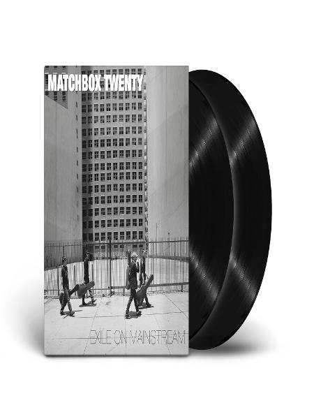Matchbox Twenty album borító. Épületek, emberek sétálnak, fekete bakelit lemezek.