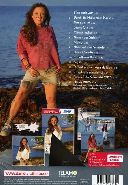 Albumcover mit Künstler, Titelliste und Werbebildern an einem felsigen Strand.