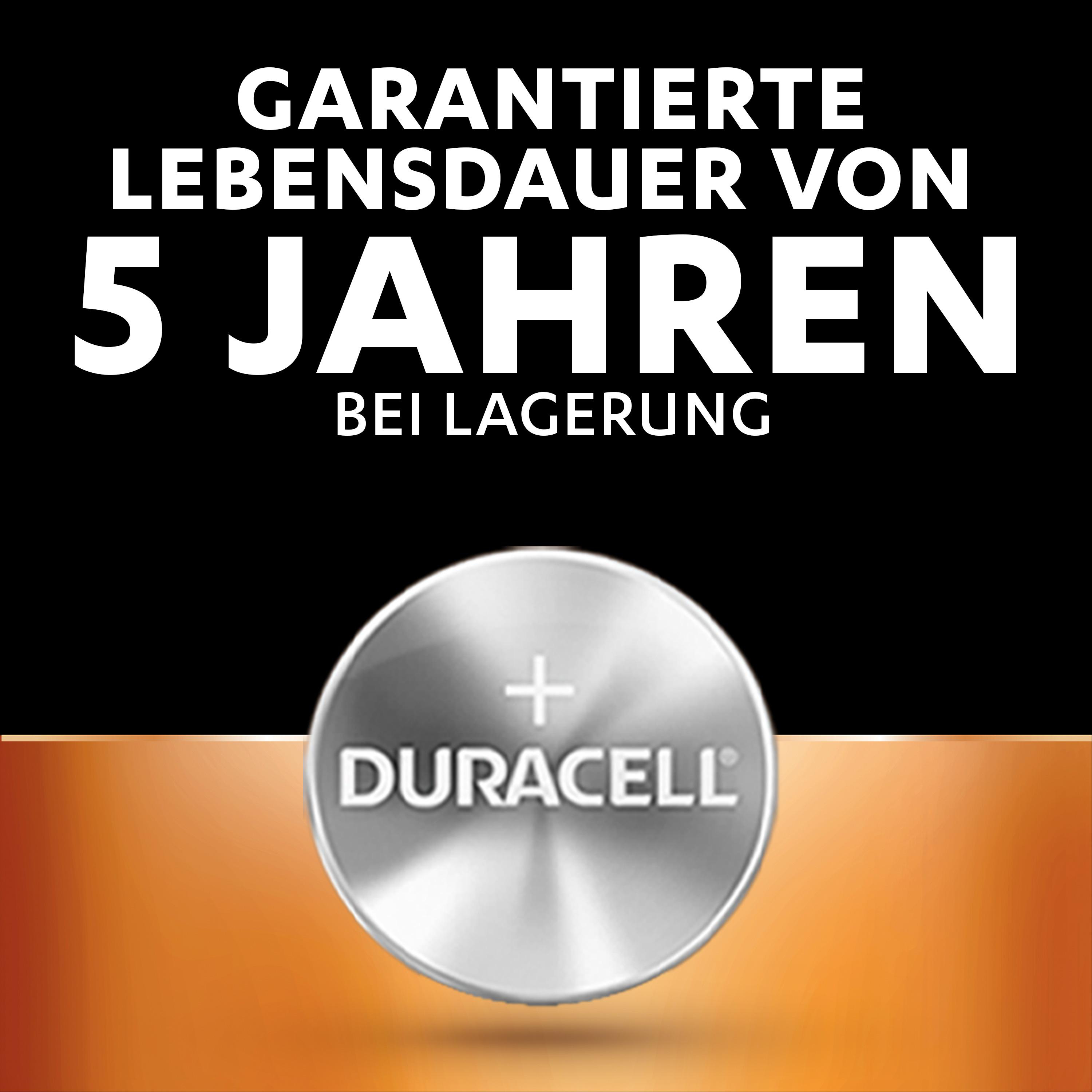 Duracell-Batterie auf schwarzem und orangefarbenem Hintergrund, Text: 5 Jahre garantiert.