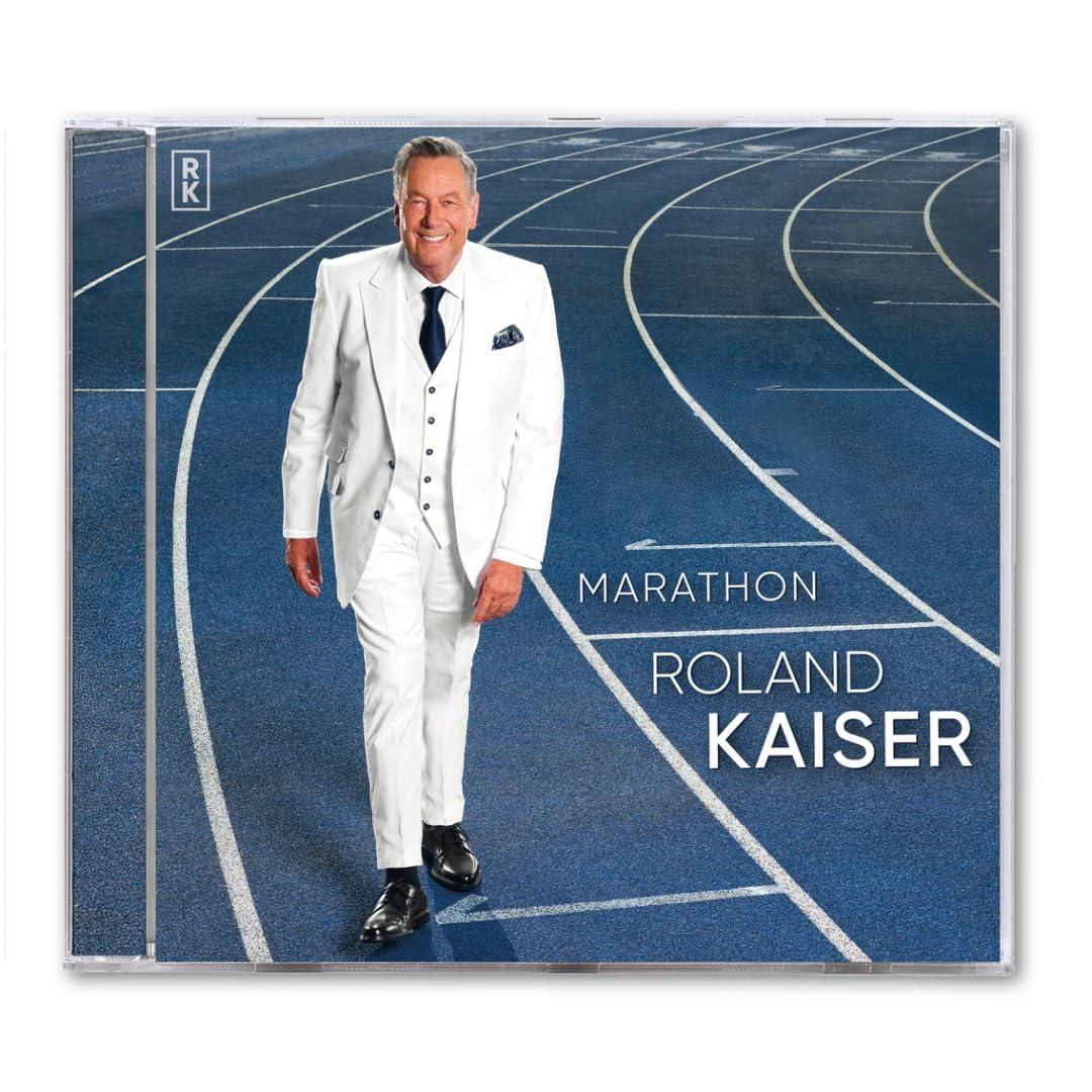 CD-Cover mit Roland Kaiser in weißem Anzug auf blauer Bahn.