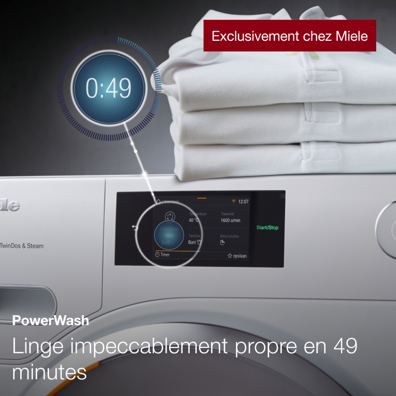Panneau de commande de lave-linge affichant 0:49 à l'écran, avec texte et chemises blanches.