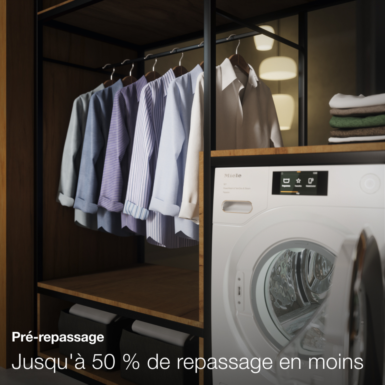 Un lave-linge à l'intérieur d'une armoire avec des chemises suspendues et d'autres articles.