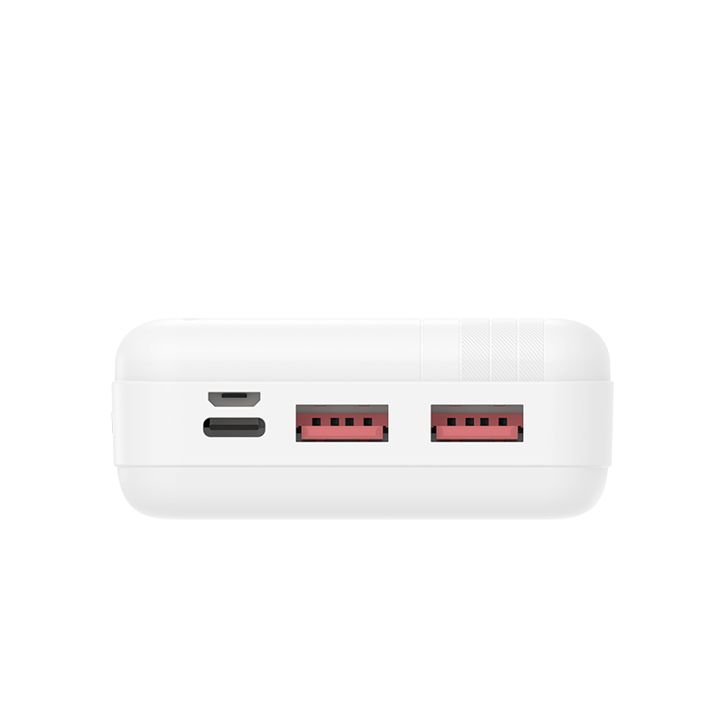 İki kırmızı USB portu ve bir USB-C portu olan beyaz, dikdörtgen bir powerbank.