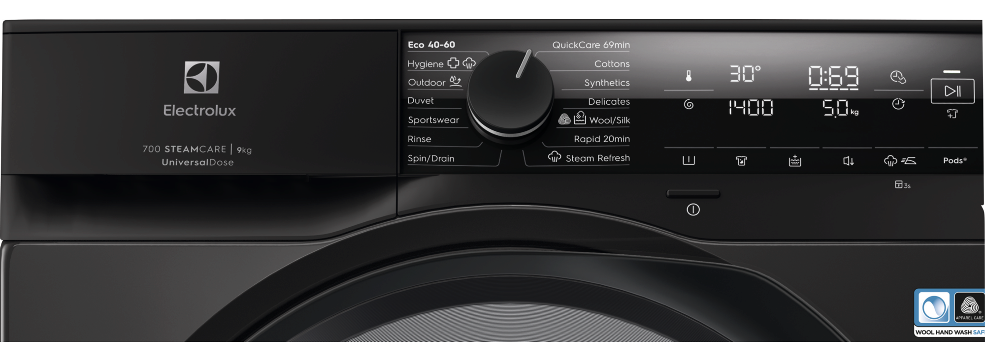 Fekete Electrolux mosógép. A vezérlőpanel látható. Felül szöveg: Eco 40-60, QuickCare 49min.