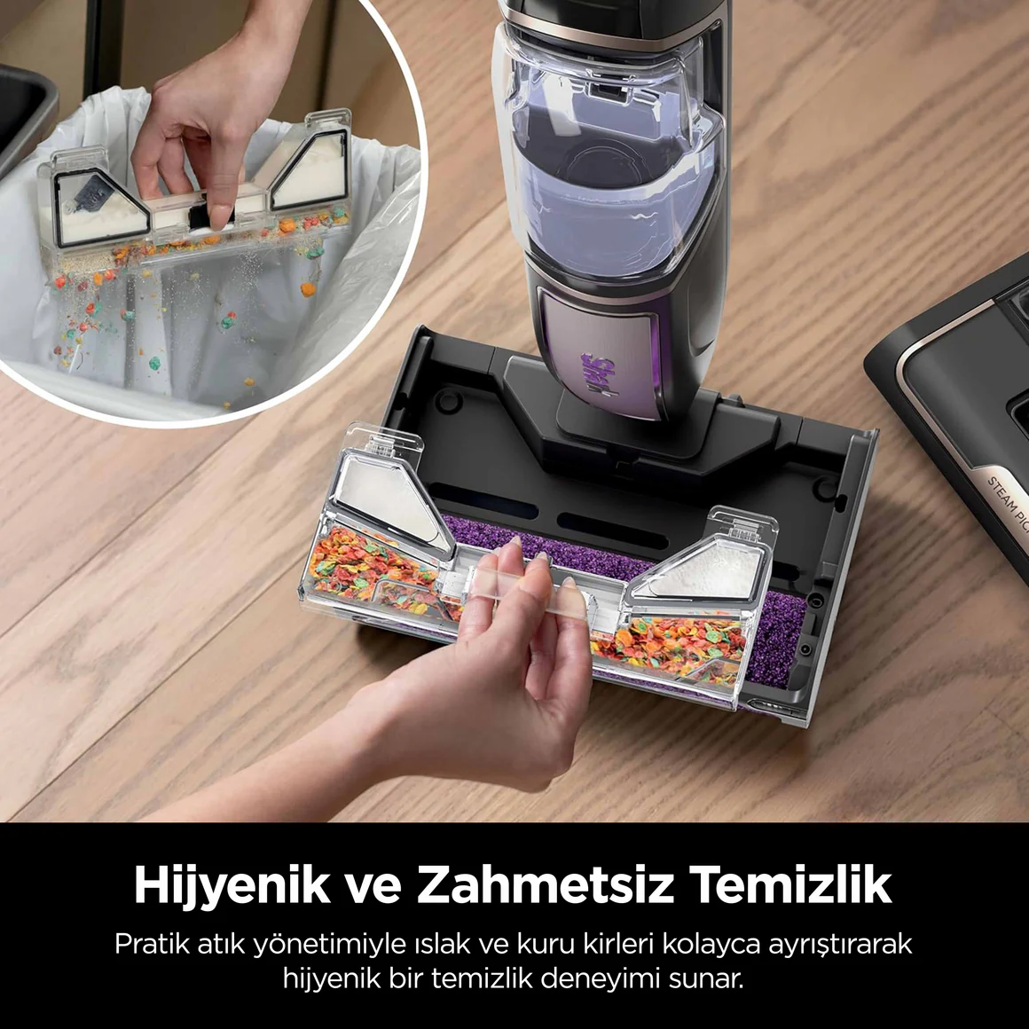 Bir kişinin elleri bir elektrik süpürgesinin filtrelerini temizliyor.