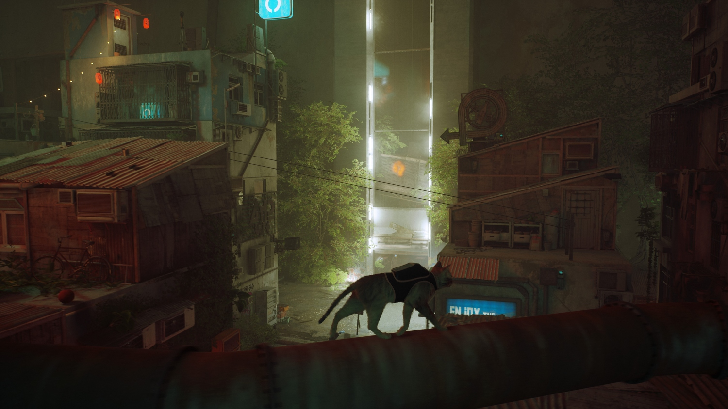 Un chat marchant sur un tuyau dans une ville futuriste, avec des enseignes au néon et des bâtiments.