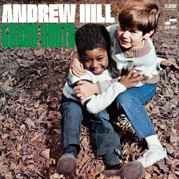 Album borító: két fiú ölelkezik, leveleken; cím 'Grass Roots' és Andrew Hill.