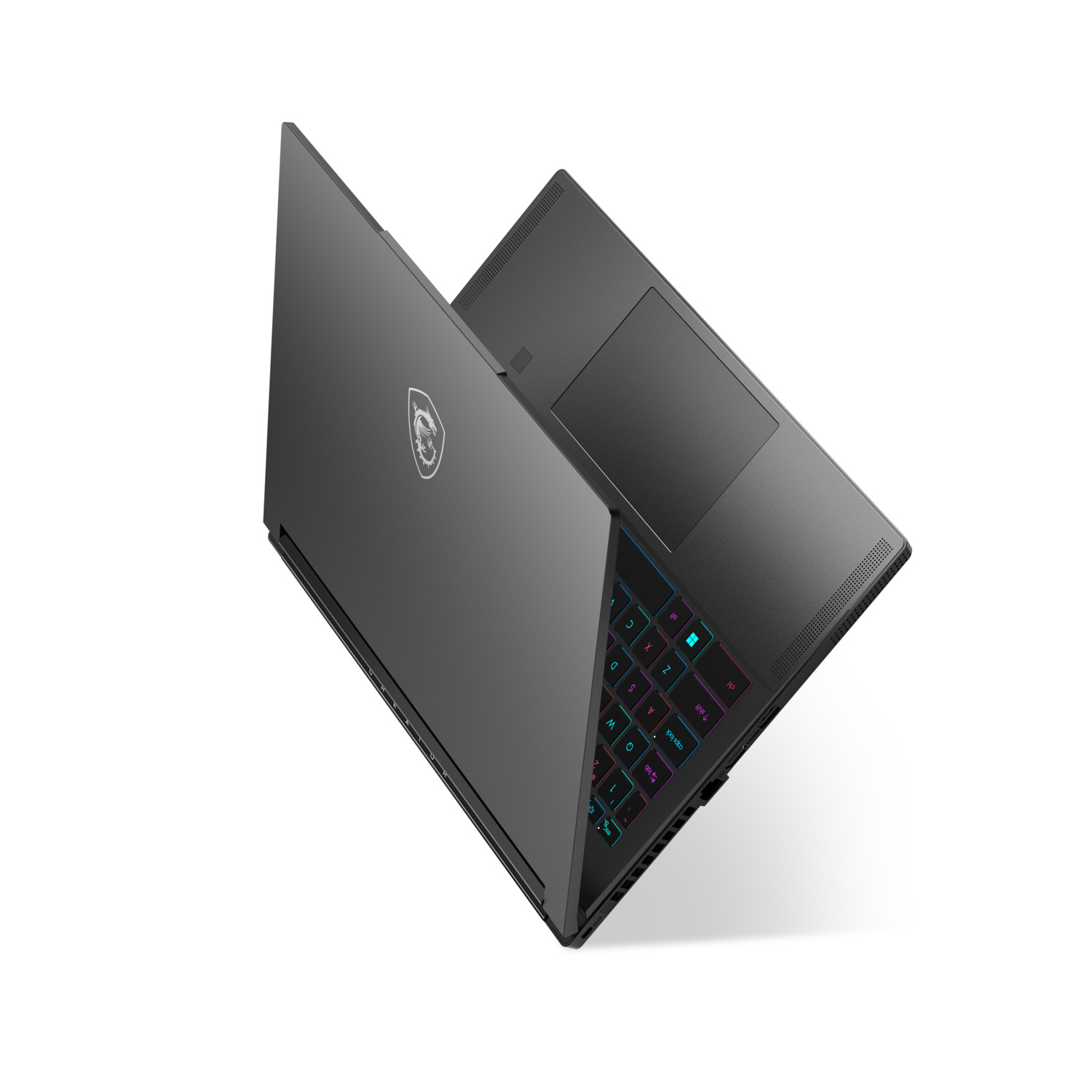 Ordinateur portable MSI ouvert en angle, avec clavier éclairé, sur fond blanc.