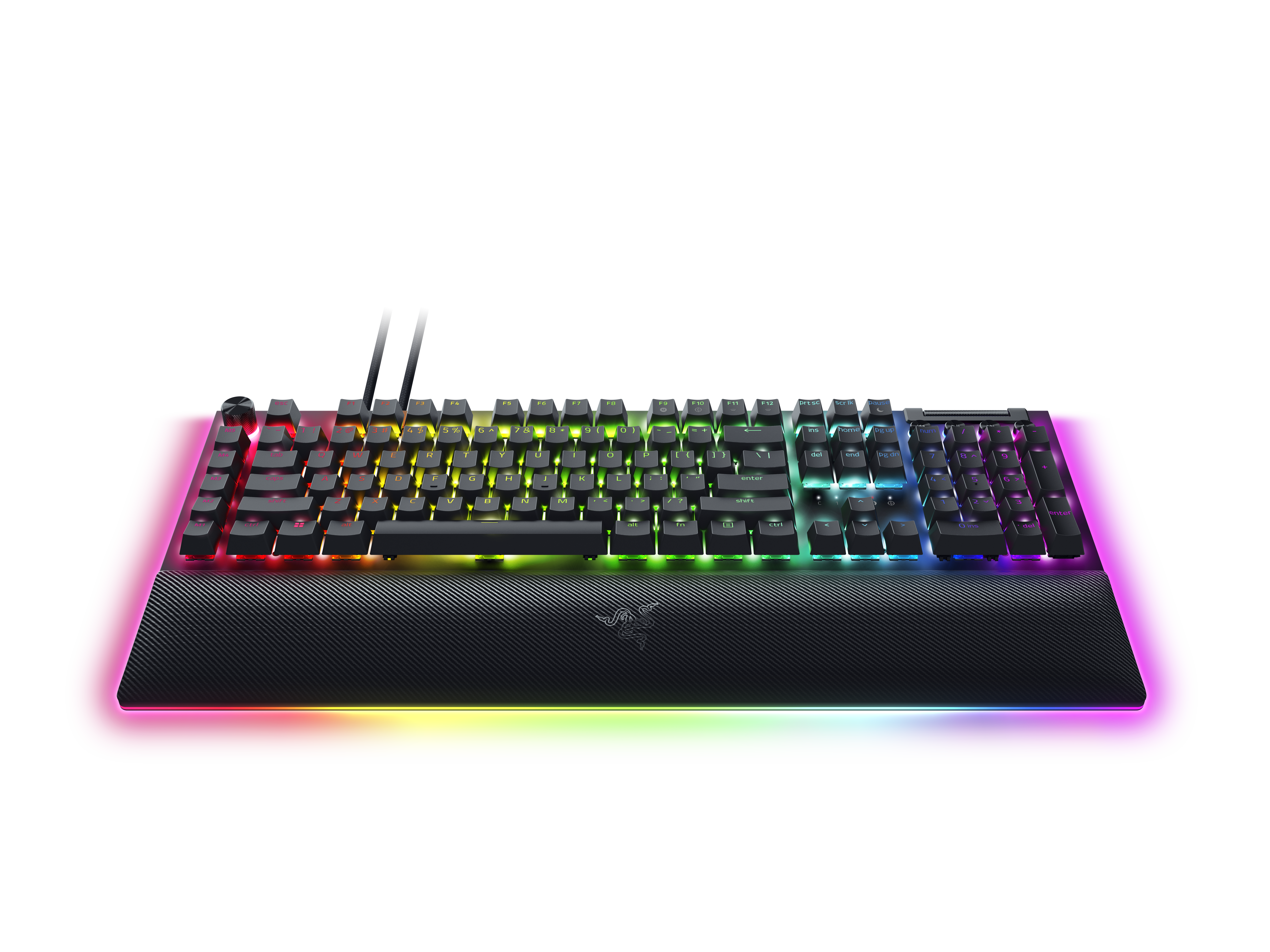 Siyah oyun klavyesi, gökkuşağı renkli tuşlar ve bilek desteği. Razer logosu görünüyor.
