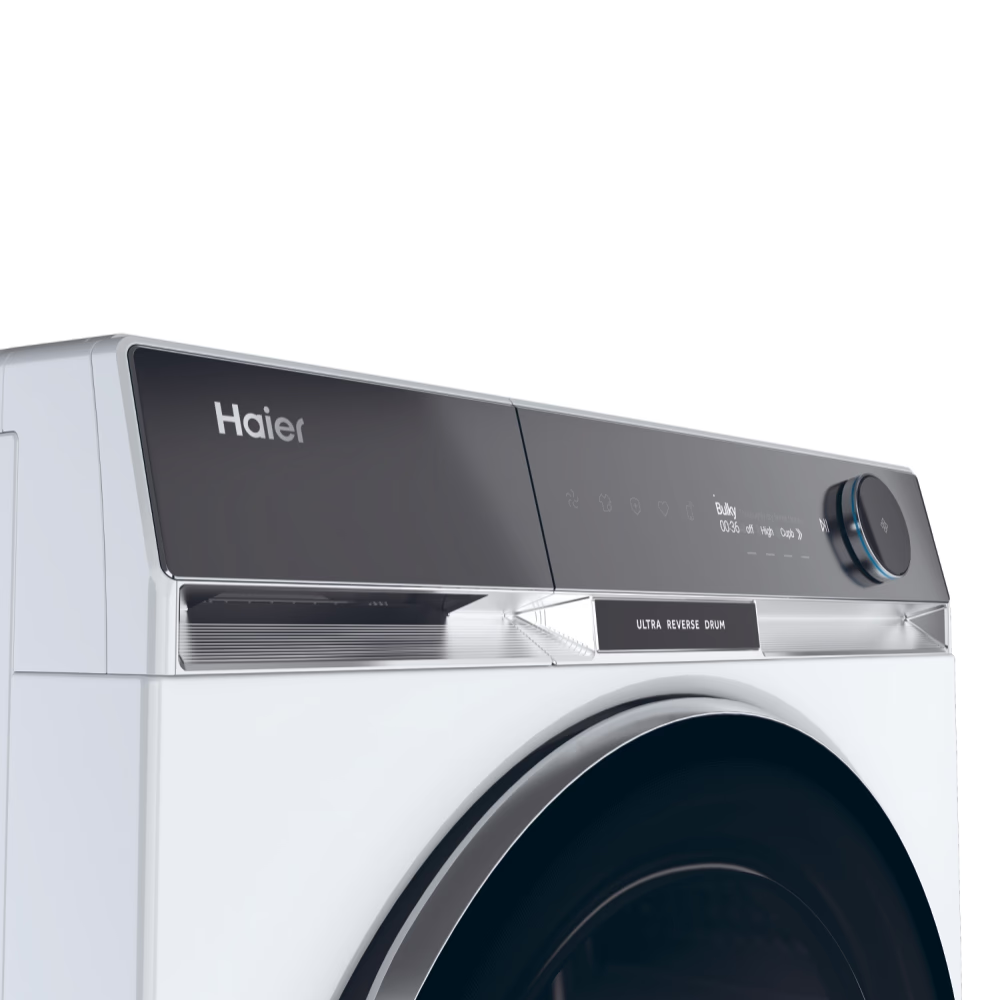 Fehér Haier mosógép részlete. Vezérlőpanel és a gép teteje.