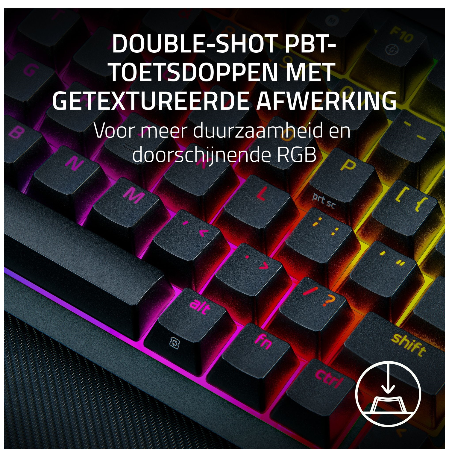 Toetsenbord close-up. Zwarte toetsen met verlichte letters. Tekst: Double-shot PBT-toetsen.