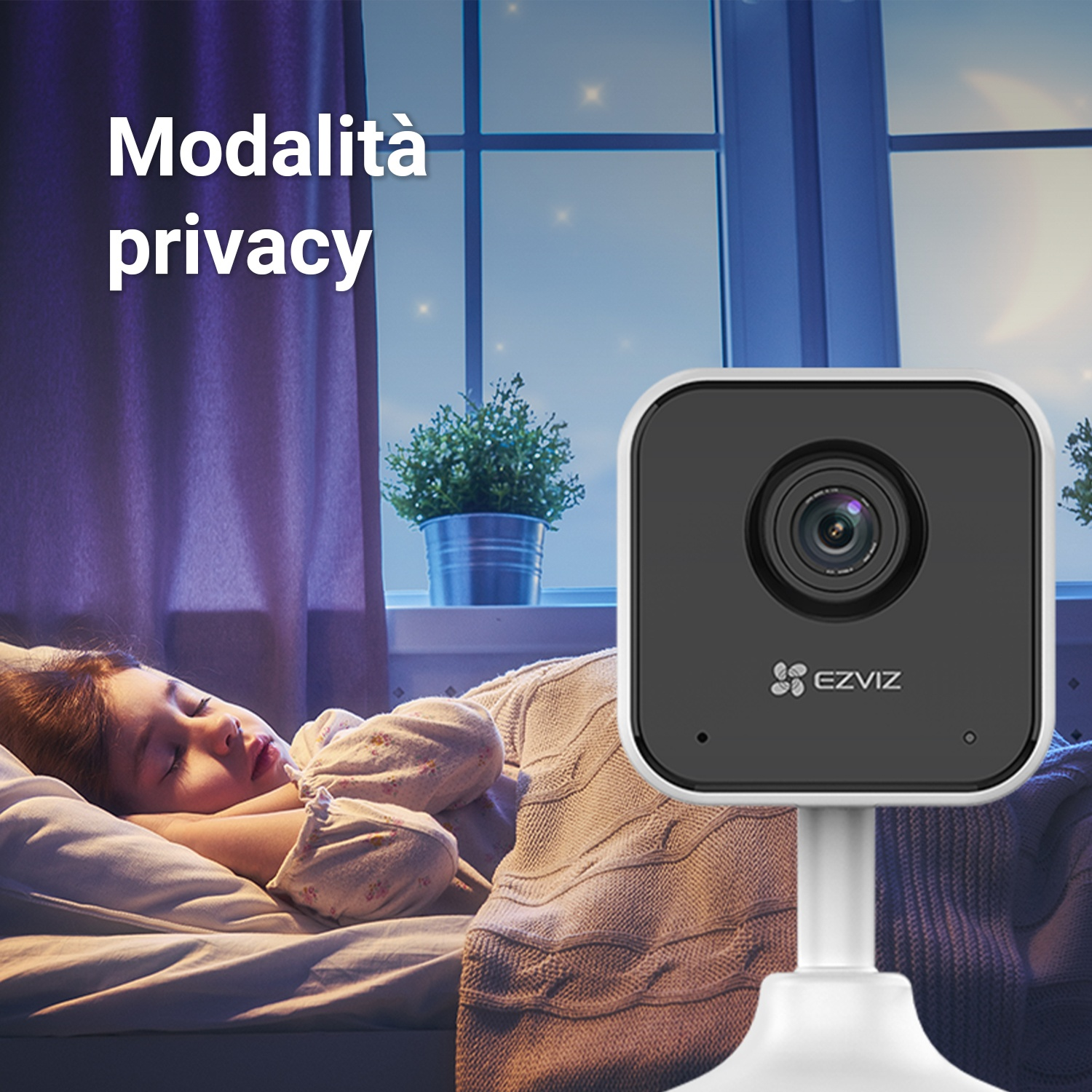 Una telecamera guarda un bambino che dorme a letto. Le parole "Modalità privacy" sono sopra la telecamera.