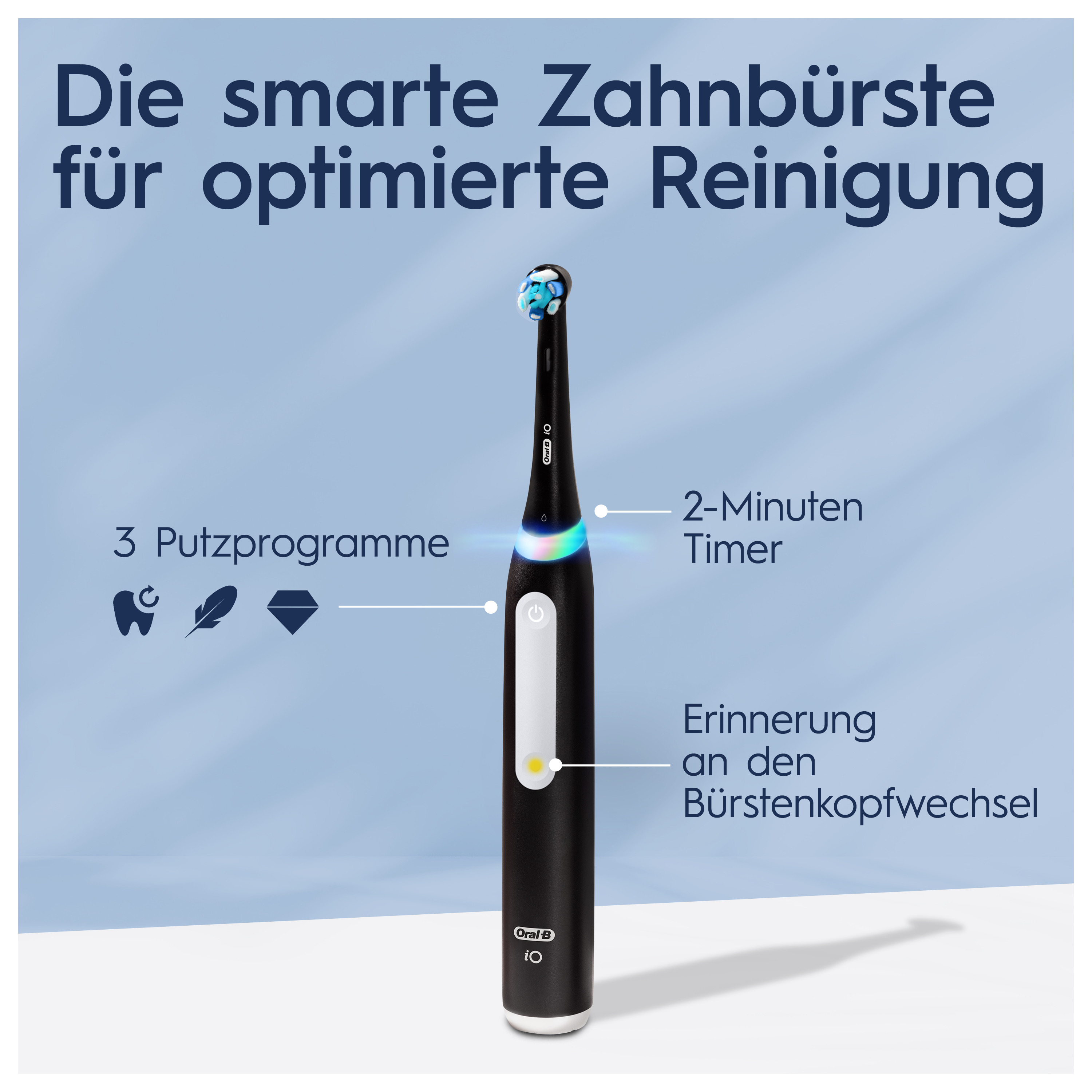 Brosse à dents électrique noire avec étiquettes de texte. Elle a une tête de brosse et un bouton.