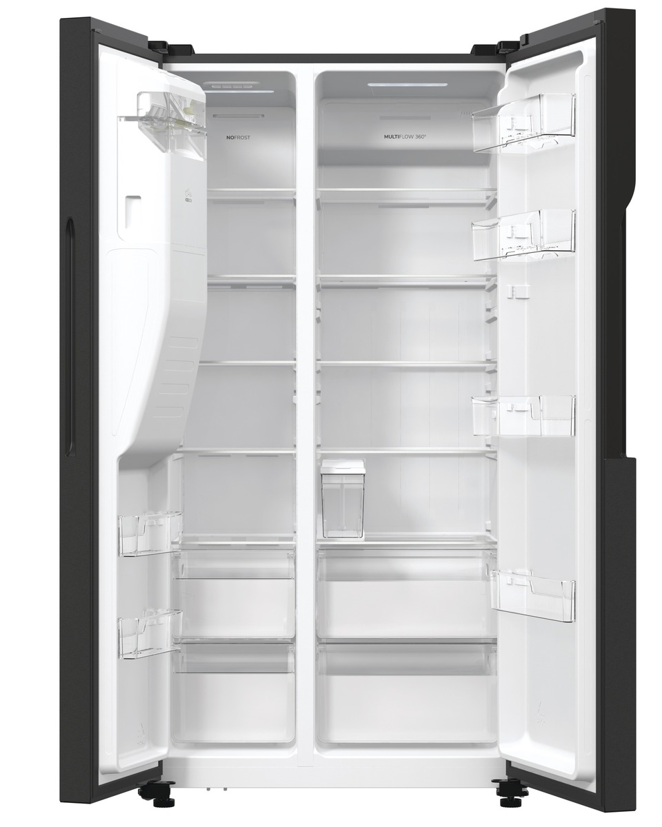 Offener schwarzer Kühlschrank. Das Innere zeigt Regale und Behälter. Die Türen sind offen.