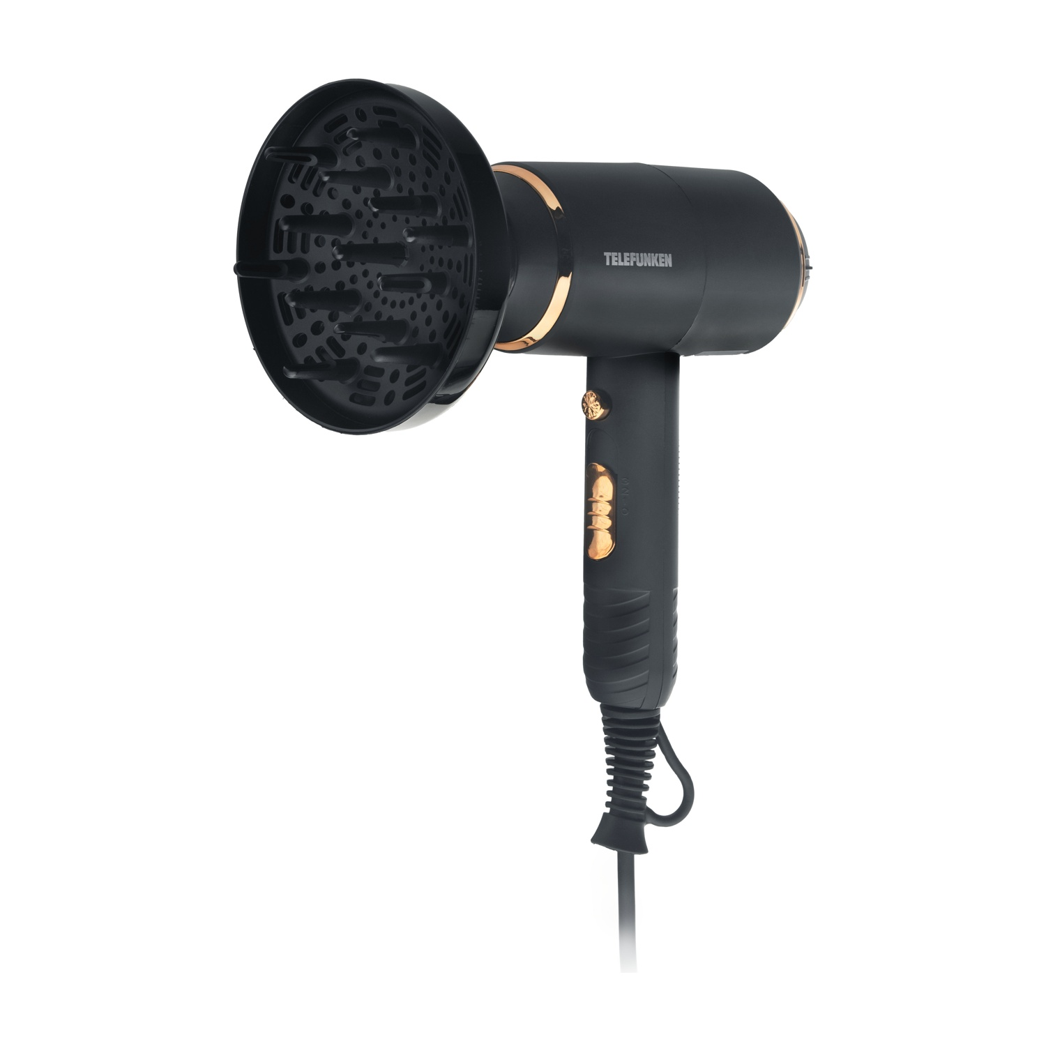Un asciugacapelli nero con accenti dorati e un accessorio diffusore, su sfondo bianco.