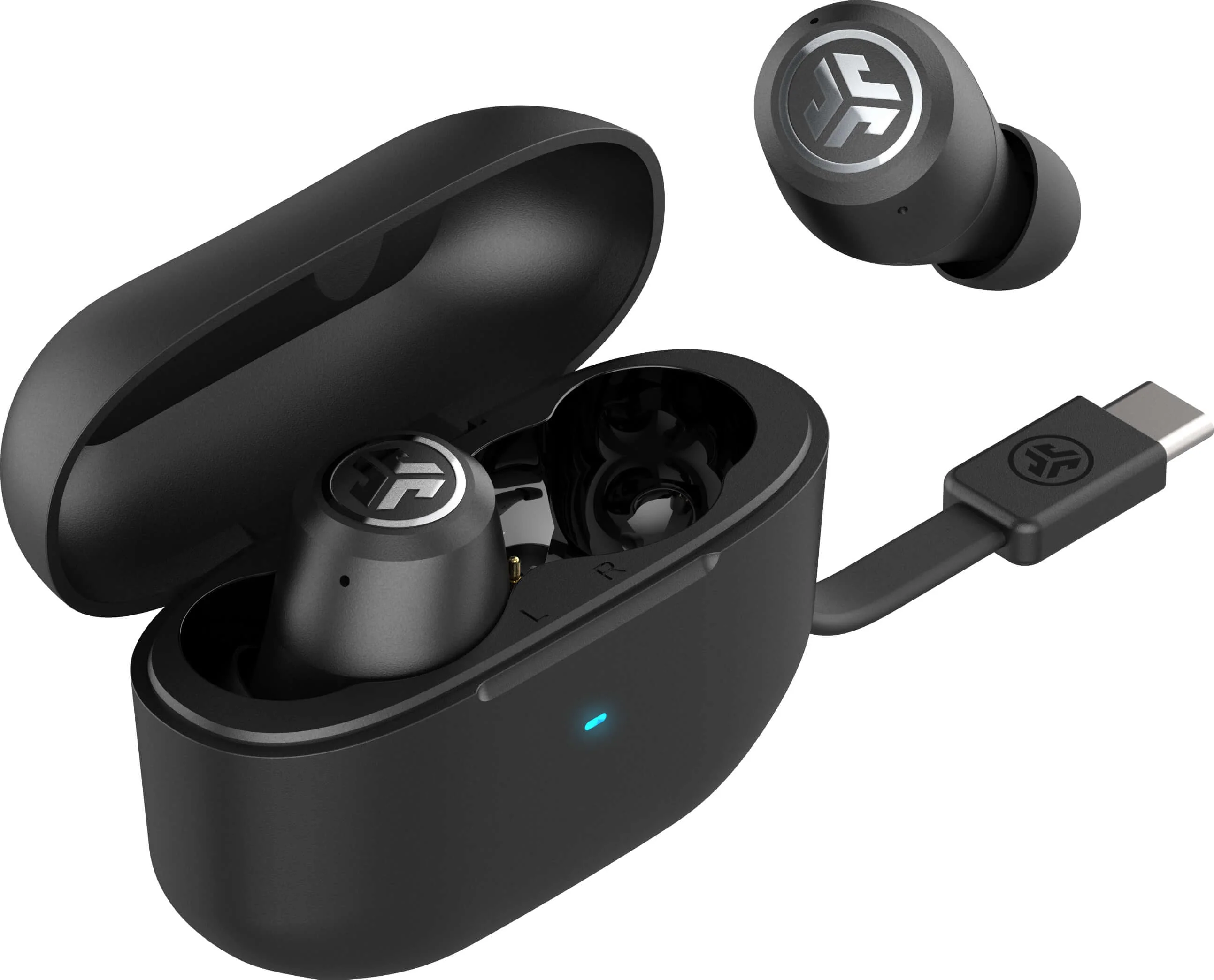 Schwarze Ohrhörer mit Ladecase und angeschlossenem USB-C-Kabel.