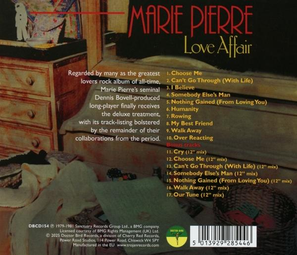 Rückseite eines Marie Pierre-Albumcovers, Text mit Titelliste und Credits. Ein Bett ist im Hintergrund.