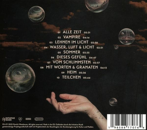 CD-Cover mit Songtiteln und einer Hand mit Blasen im Hintergrund.