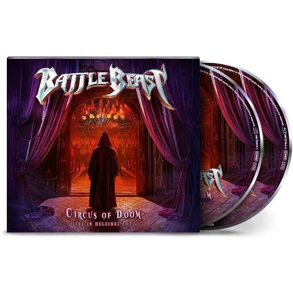 Battle Beast Albumcover: Figur im Umhang, roter Vorhang, Bühne, 'Circus of Doom' und CDs.