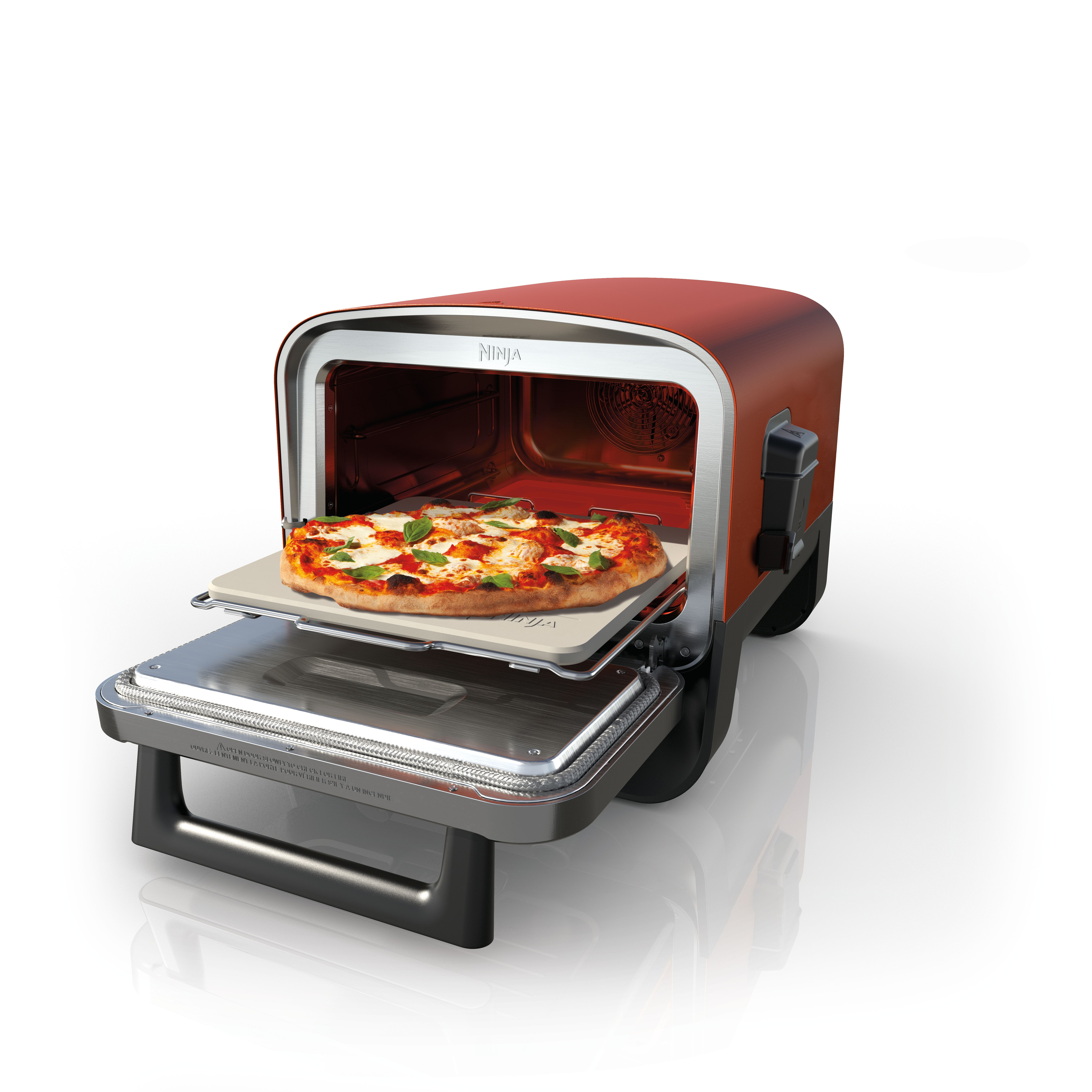 İçinde pizza olan kırmızı bir pizza fırını, taş bir plaka üzerinde ve açık kapı.