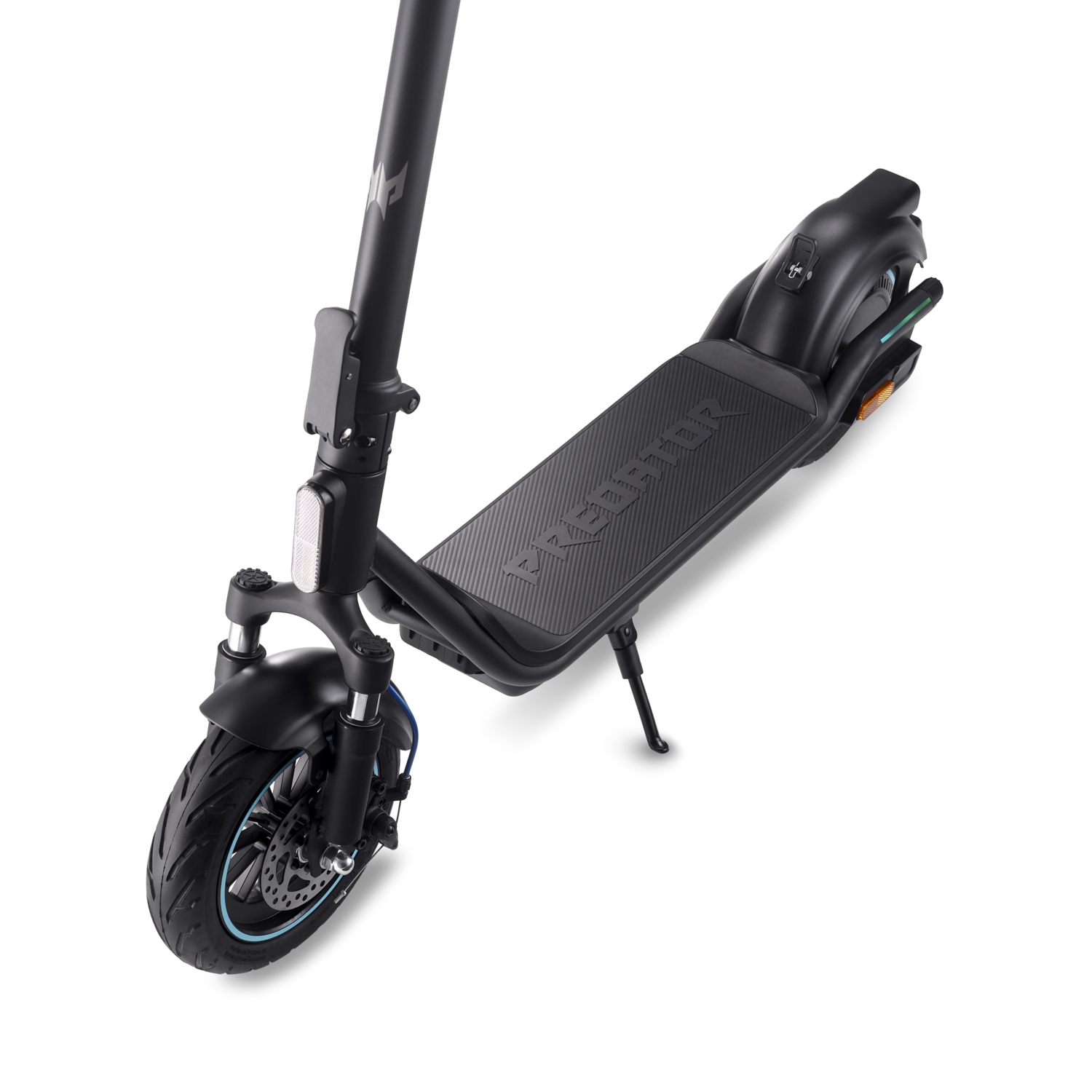 Une trottinette électrique noire sur fond blanc.