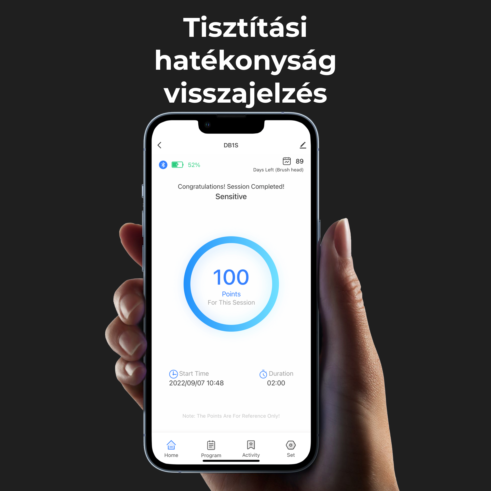 Mobiltelefon képernyőjén a tisztítási adatok. 100 pontos pontszámot jelenít meg.