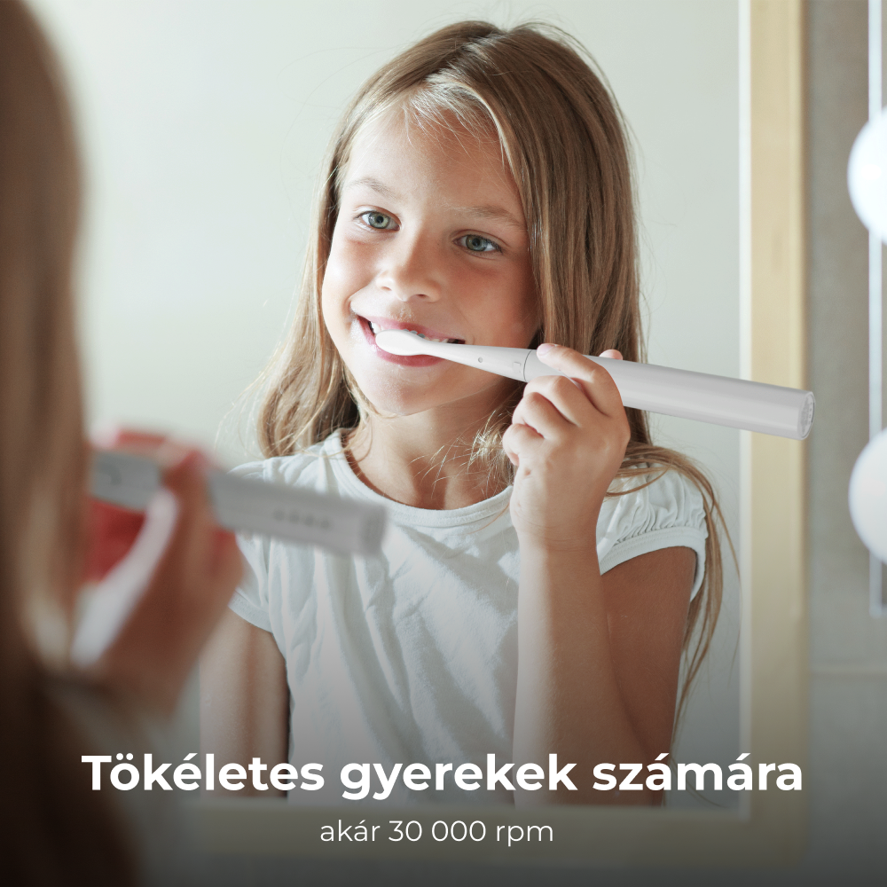 Lány fogat mos a tükör előtt, alatta szöveggel.
