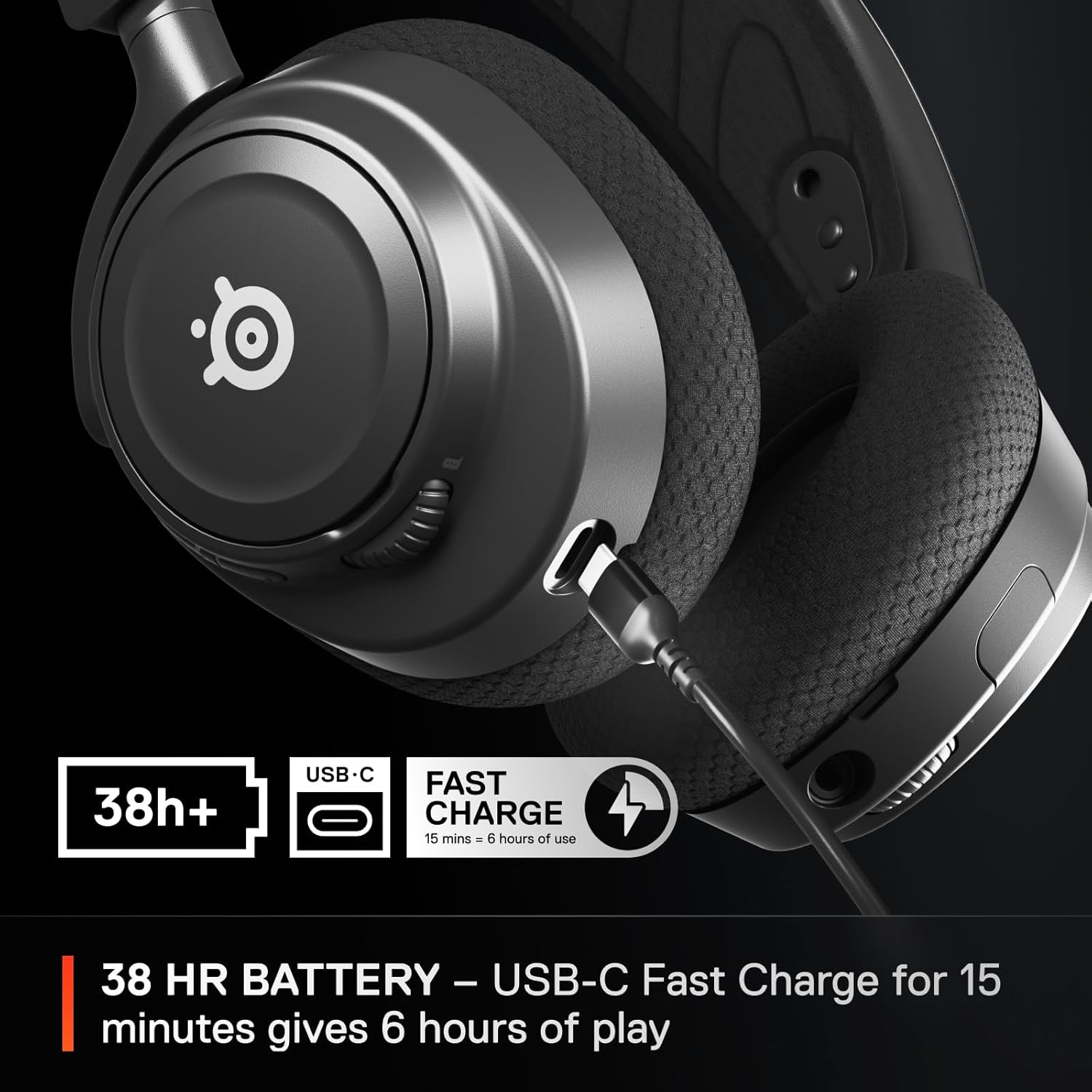 Cuffie nere con porta USB-C, che mostrano i dettagli sulla ricarica rapida. Durata della batteria: 38+ ore.