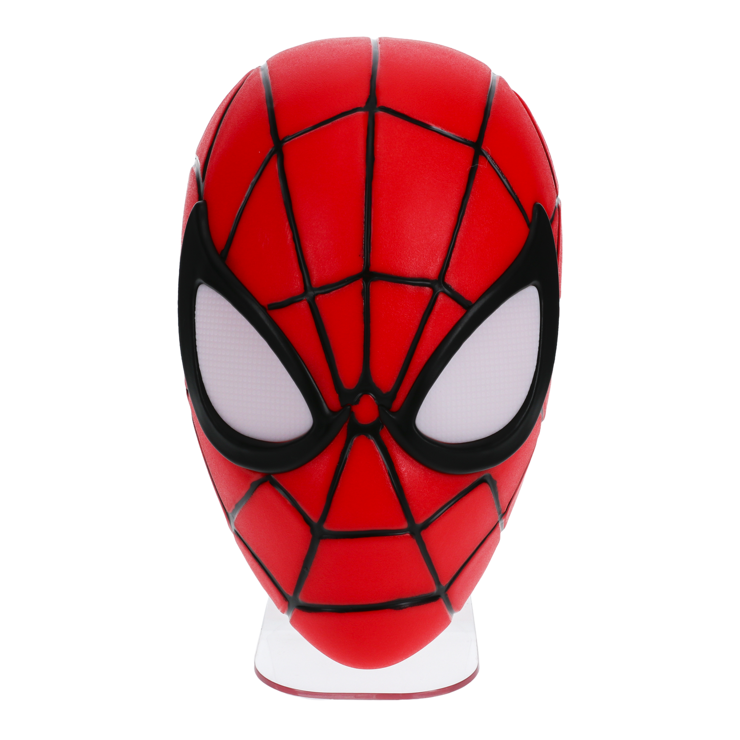 Een rood Spider-Man-masker met zwarte weblijnen en witte ooglenzen. Het masker staat op een standaard.