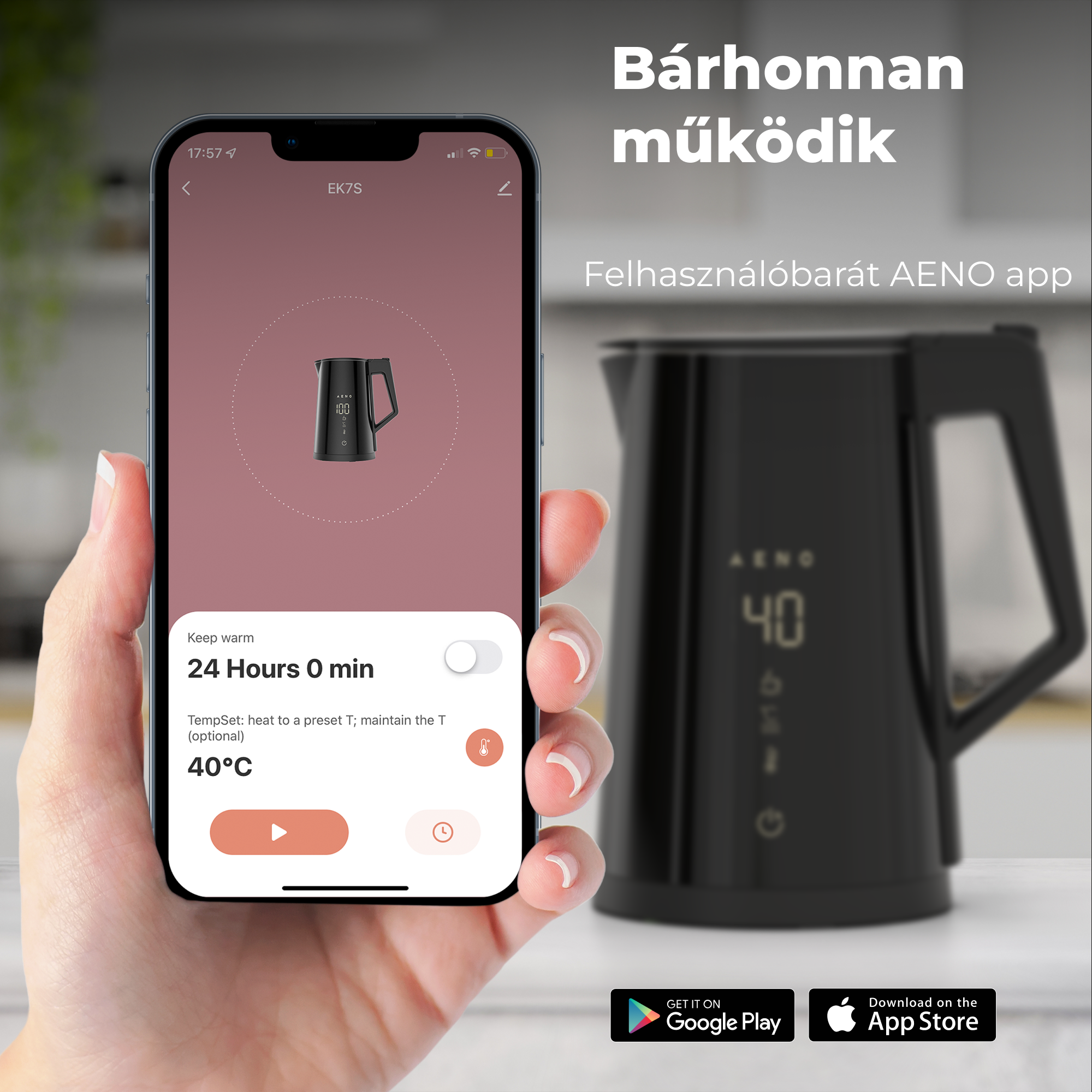 Egy okostelefon, amely egy alkalmazást jelenít meg. Egy fekete vízforraló és egy digitális kijelző látható. Egy kéz tartja a telefont.