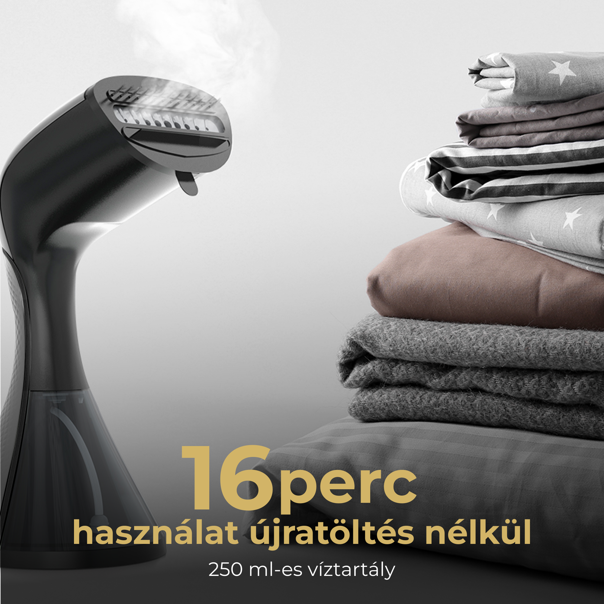 Kézi ruhagőzölő gőzzel, hajtott ruhák halmaza mellett.