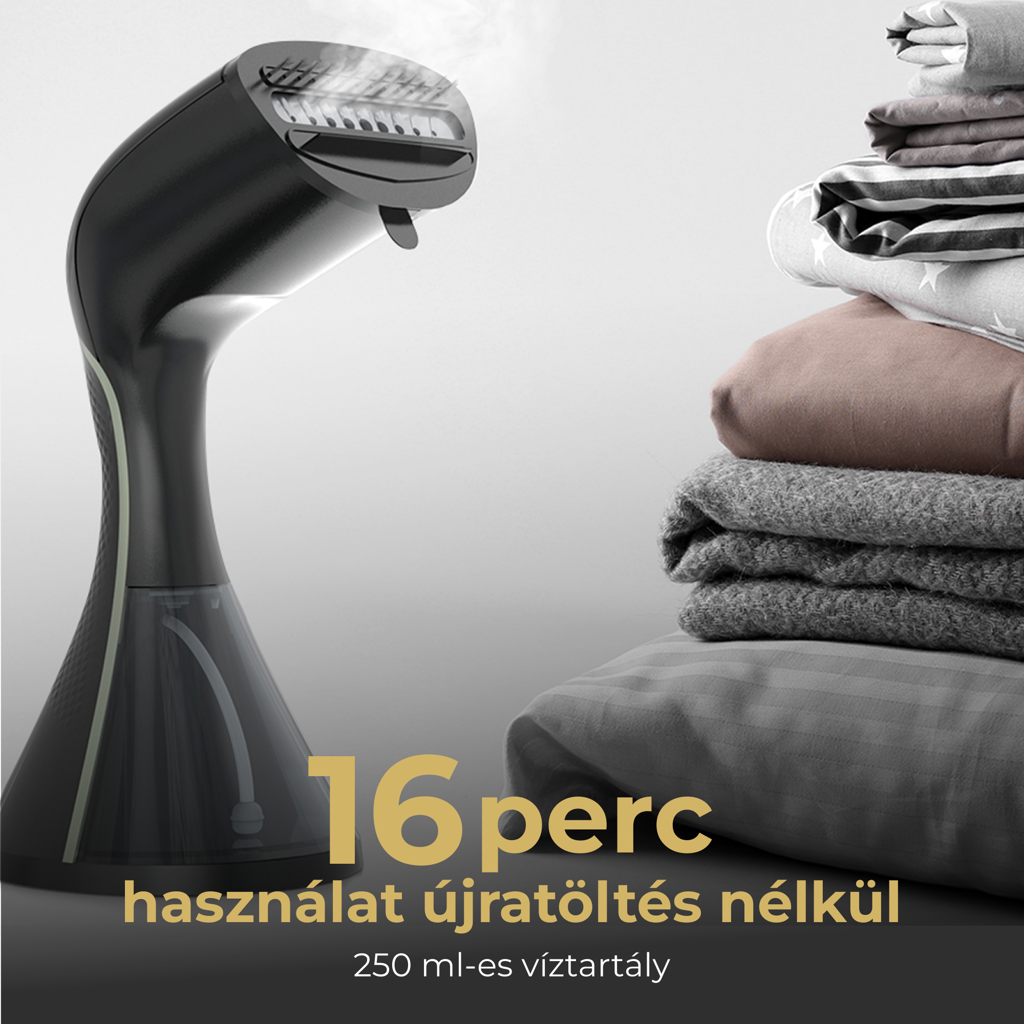 Fekete ruhagőzölő gőzzel és egy halom összehajtott ruhával mellette.