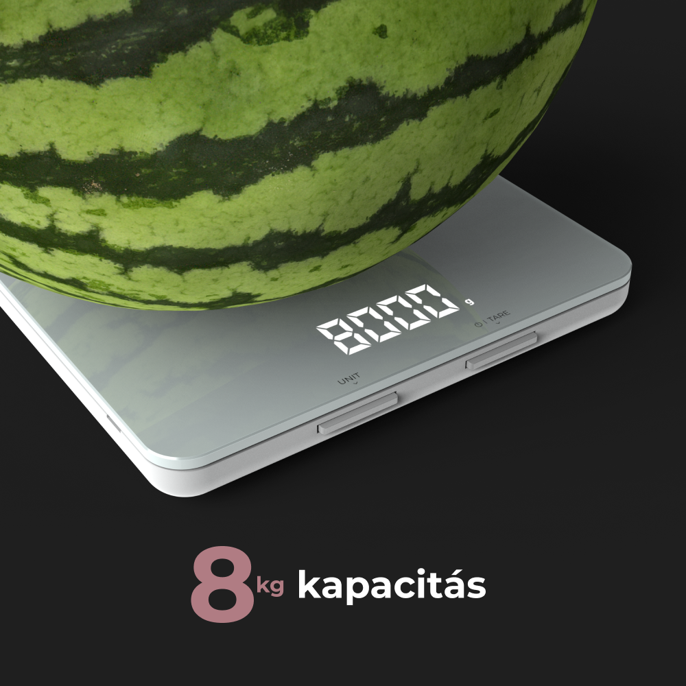 Digitális mérleg egy görögdinnyével a tetején. A mérleg 8000-et mutat, 8 kg-os kapacitással.
