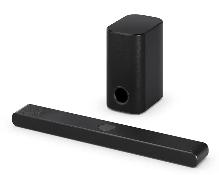 Czarny soundbar i subwoofer. Subwoofer to czarny prostokąt. Soundbar jest długi i czarny.