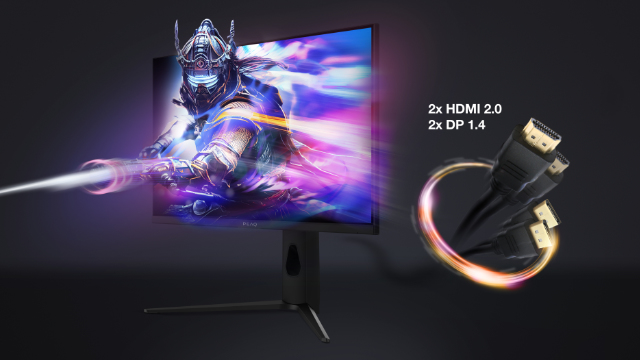 Gaming monitor játékvizuálokkal. HDMI és DP kábelek. Sötét háttér.