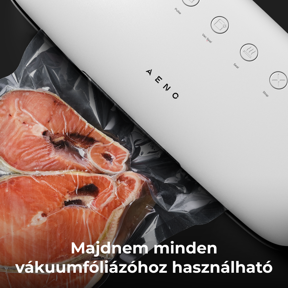 Egy fehér vákuumlezáró gép piros lazac szeletekkel egy átlátszó műanyag zacskóban.
