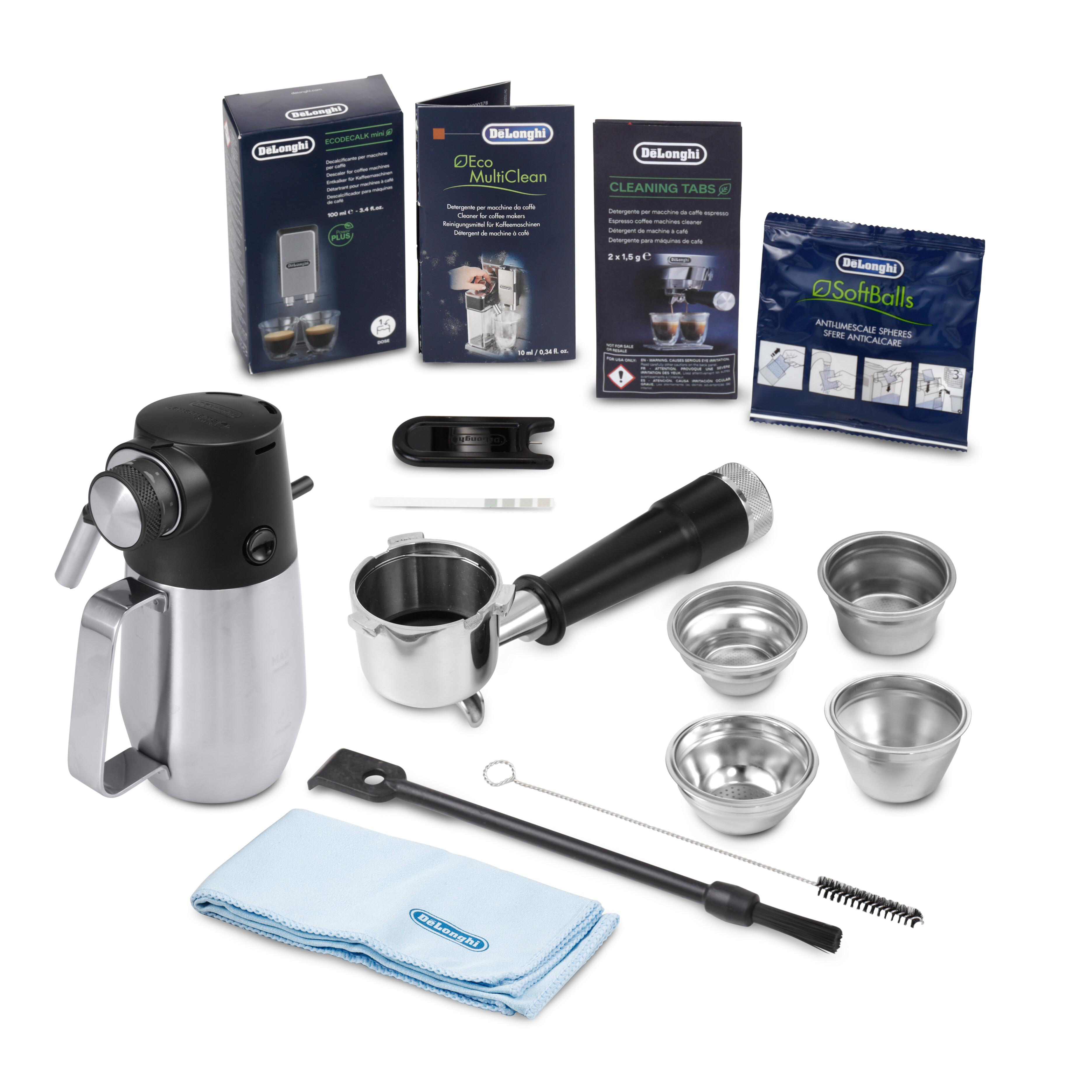 Verschiedenes Zubehör für DeLonghi Kaffeemaschinen: Reinigungstabs, Entkalker, Softballs, Siebträger und Reinigungsbürsten.