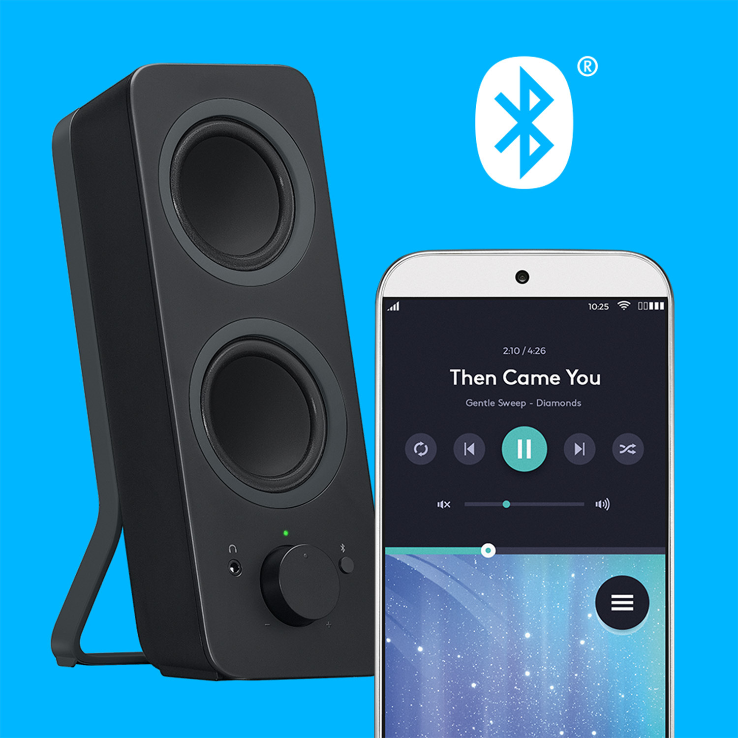 Un haut-parleur noir et un smartphone diffusant de la musique. Icône Bluetooth en haut à droite. Fond bleu.