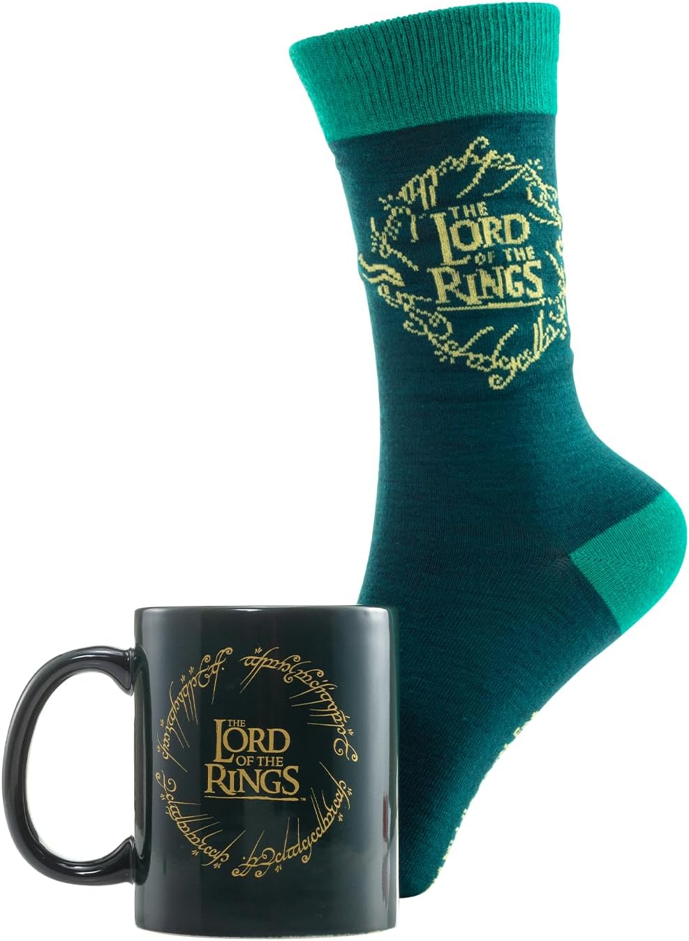 Una taza y un calcetín. Ambos tienen el logo de El Señor de los Anillos.