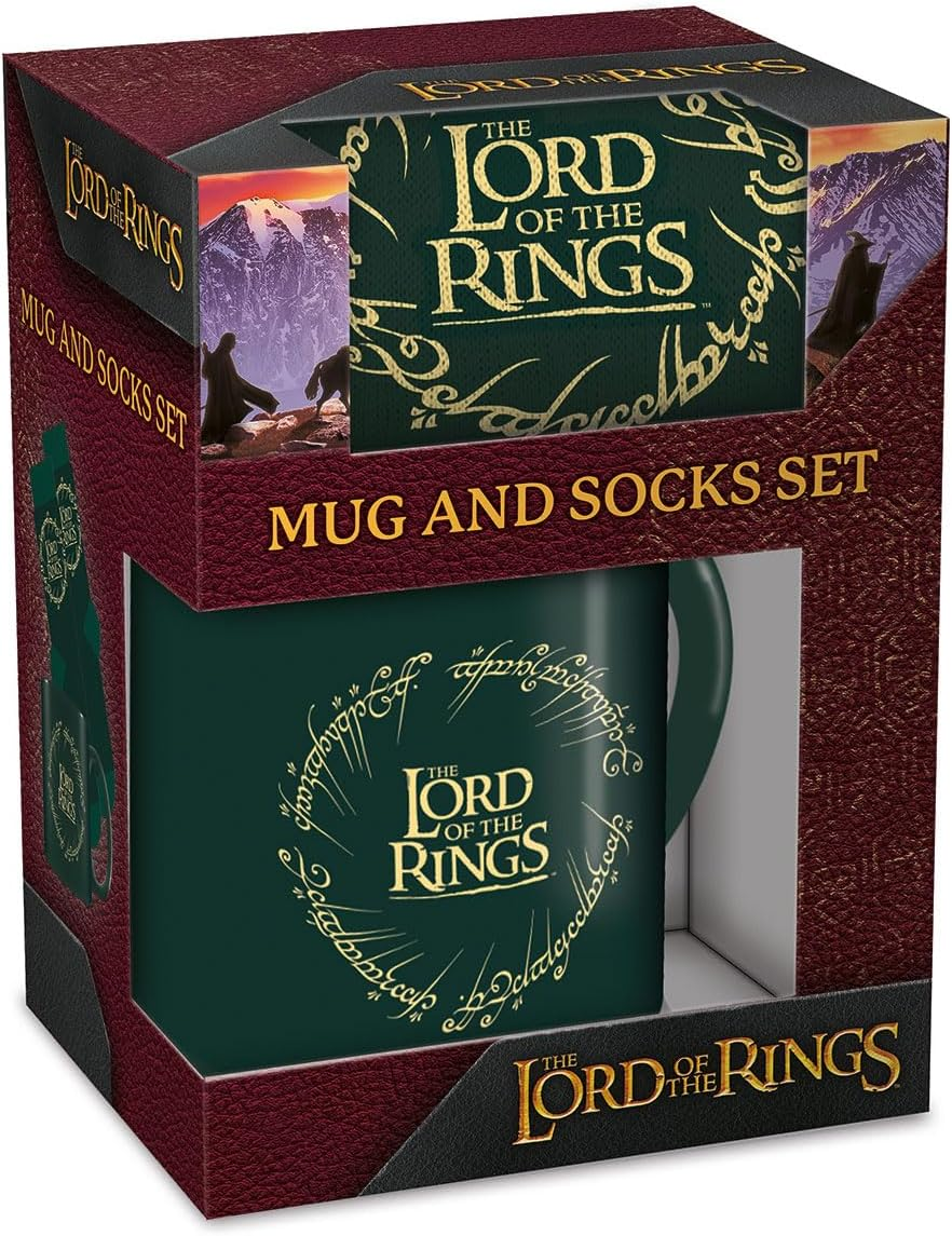 Un juego de caja de regalo de taza y calcetines de El Señor de los Anillos, con la taza visible.