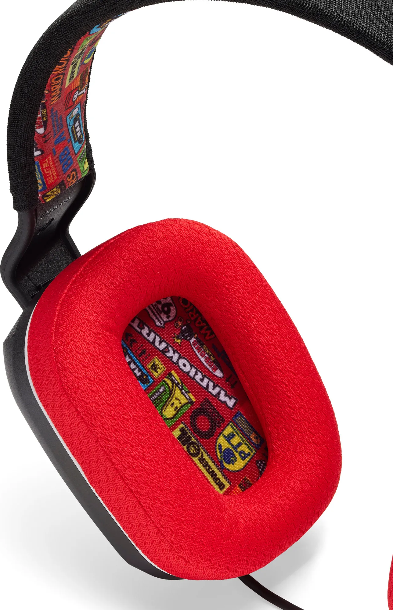 Kopfhörer mit roten Ohrmuscheln und Mariokart-Design. Das Kopfband hat auch ein Design.