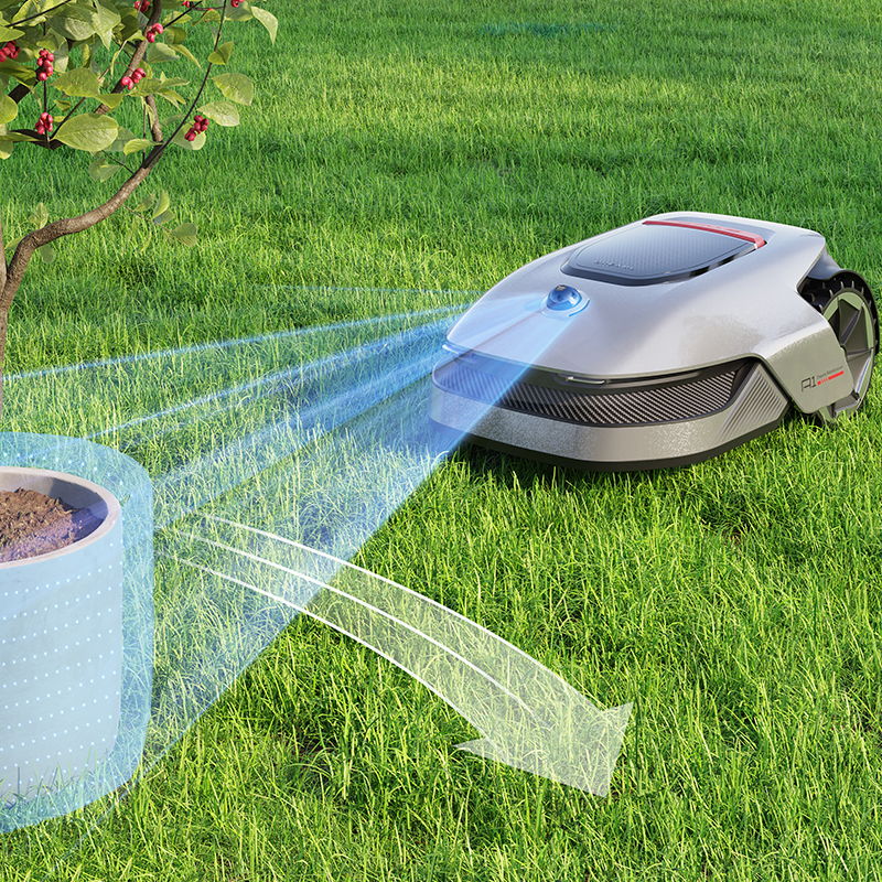 Bir ağacın ve bir saksının yakınında çim biçen robotik bir çim biçme makinesi.